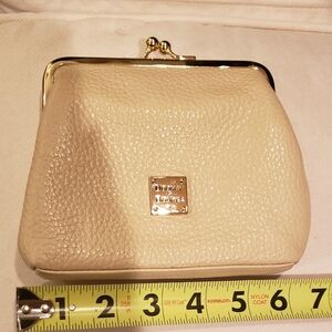 Dooney & Bourke pouch
